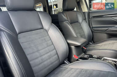 Внедорожник / Кроссовер Mitsubishi Outlander 2019 в 