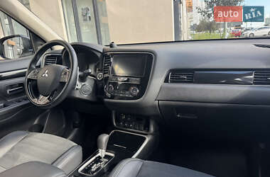 Внедорожник / Кроссовер Mitsubishi Outlander 2019 в 