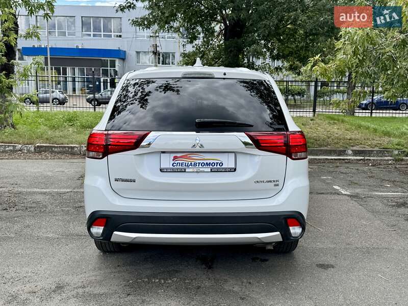 Внедорожник / Кроссовер Mitsubishi Outlander 2017 в Киеве
