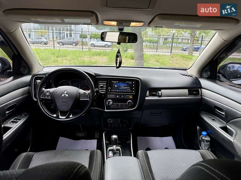 Внедорожник / Кроссовер Mitsubishi Outlander 2017 в Киеве