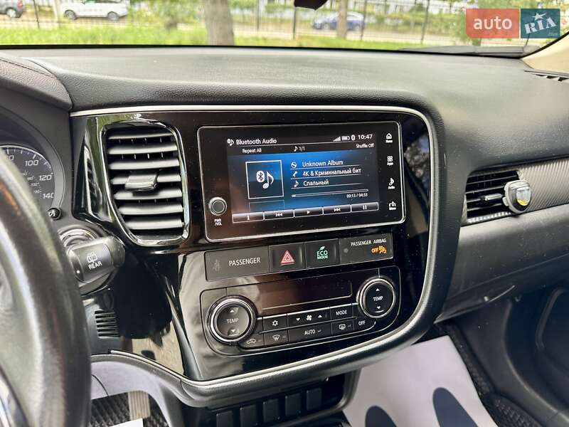 Внедорожник / Кроссовер Mitsubishi Outlander 2017 в Киеве