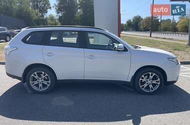 Внедорожник / Кроссовер Mitsubishi Outlander 2014 в 
