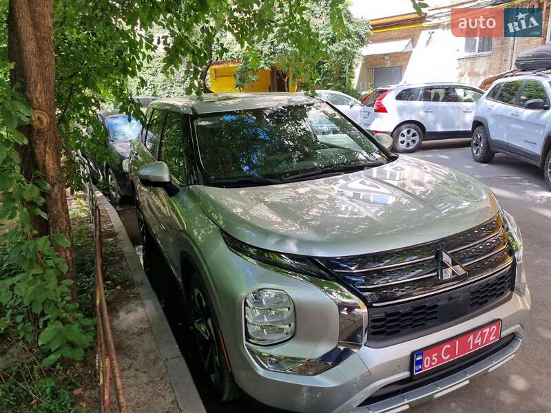 Позашляховик / Кросовер Mitsubishi Outlander 2024 в Києві