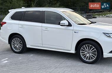 Внедорожник / Кроссовер Mitsubishi Outlander 2020 в 