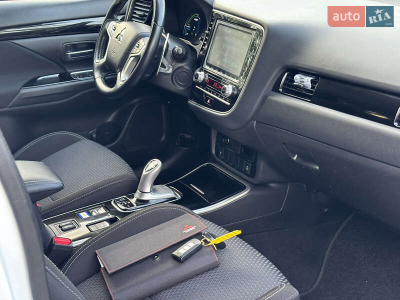 Внедорожник / Кроссовер Mitsubishi Outlander 2020 в Ровно