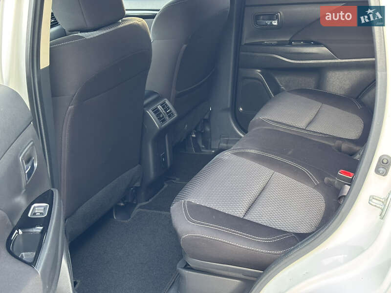 Внедорожник / Кроссовер Mitsubishi Outlander 2020 в Ровно