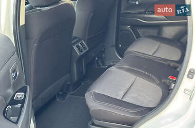 Внедорожник / Кроссовер Mitsubishi Outlander 2020 в 