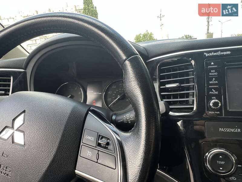 Внедорожник / Кроссовер Mitsubishi Outlander 2016 в Броварах