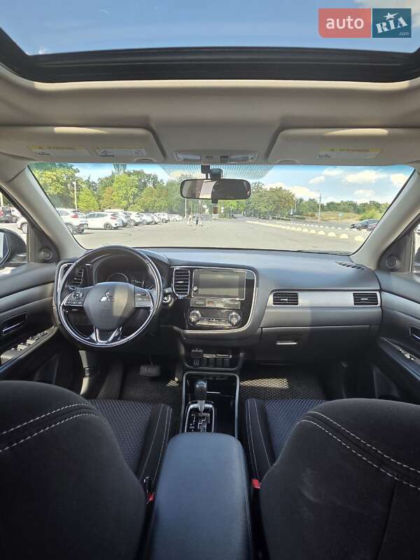 Позашляховик / Кросовер Mitsubishi Outlander 2017 в Запоріжжі