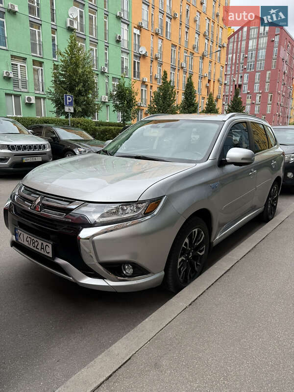 Позашляховик / Кросовер Mitsubishi Outlander 2018 в Києві