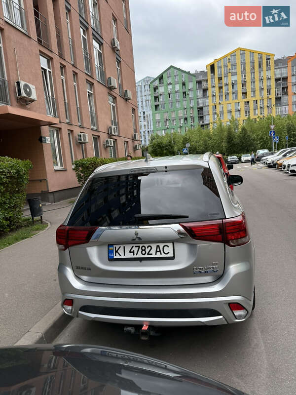 Позашляховик / Кросовер Mitsubishi Outlander 2018 в Києві