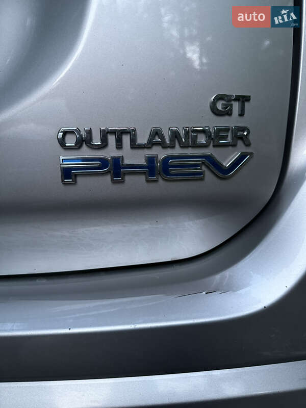 Позашляховик / Кросовер Mitsubishi Outlander 2018 в Києві