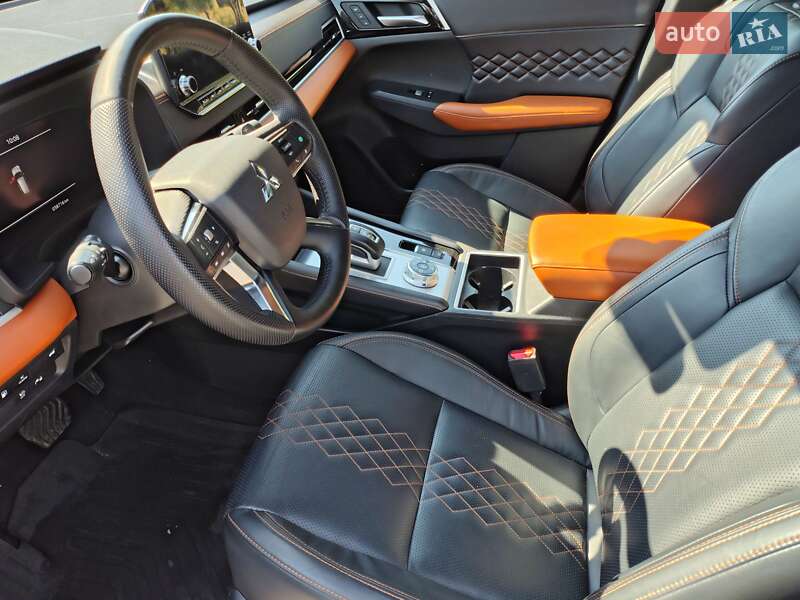 Позашляховик / Кросовер Mitsubishi Outlander 2022 в Дніпрі