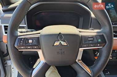 Внедорожник / Кроссовер Mitsubishi Outlander 2022 в 