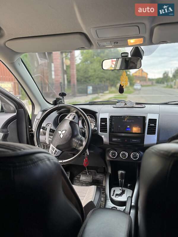Внедорожник / Кроссовер Mitsubishi Outlander 2009 в Бучаче