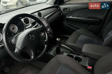 Позашляховик / Кросовер Mitsubishi Outlander 2004 в Рівному
