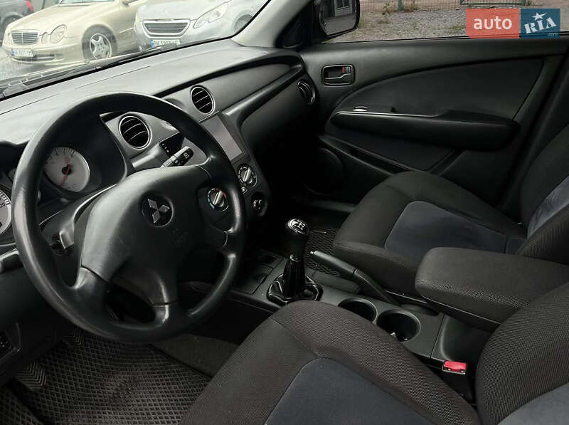 Позашляховик / Кросовер Mitsubishi Outlander 2004 в Рівному