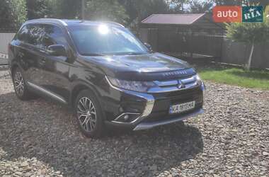 Позашляховик / Кросовер Mitsubishi Outlander 2016 в Чернівцях