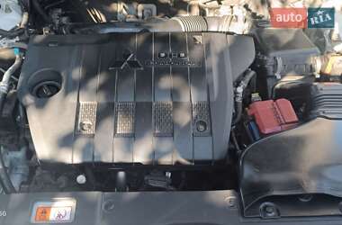 Внедорожник / Кроссовер Mitsubishi Outlander 2012 в 
