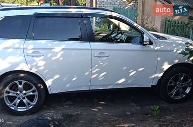 Внедорожник / Кроссовер Mitsubishi Outlander 2012 в 