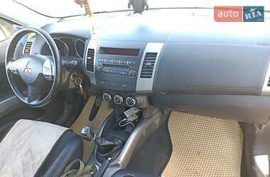Внедорожник / Кроссовер Mitsubishi Outlander 2012 в 