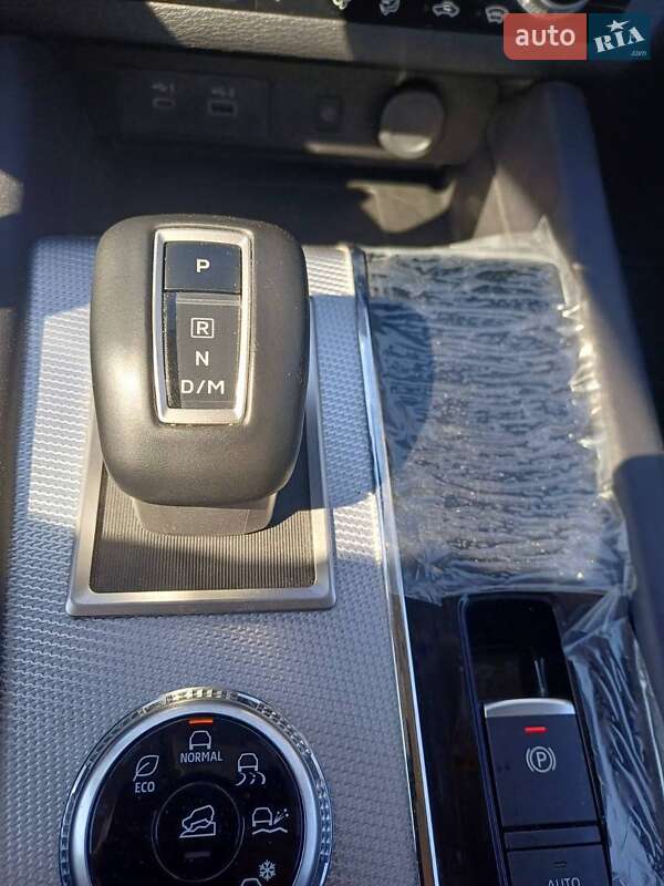 Позашляховик / Кросовер Mitsubishi Outlander 2024 в Тернополі