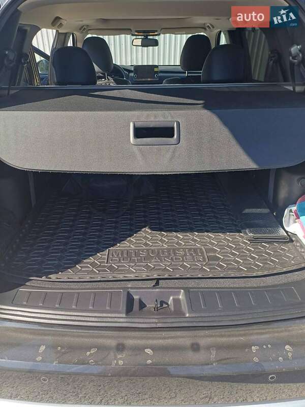 Позашляховик / Кросовер Mitsubishi Outlander 2024 в Тернополі
