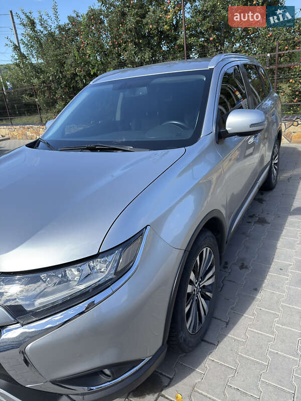 Внедорожник / Кроссовер Mitsubishi Outlander 2019 в Каменец-Подольском