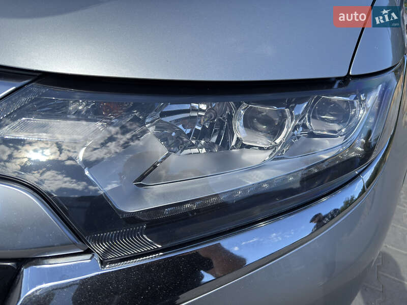 Внедорожник / Кроссовер Mitsubishi Outlander 2019 в Каменец-Подольском