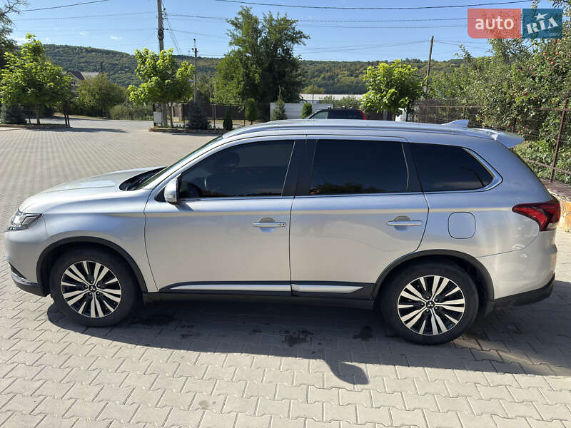 Внедорожник / Кроссовер Mitsubishi Outlander 2019 в Каменец-Подольском