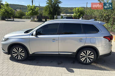 Внедорожник / Кроссовер Mitsubishi Outlander 2019 в 