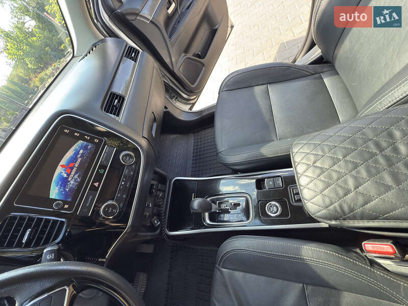 Внедорожник / Кроссовер Mitsubishi Outlander 2019 в Каменец-Подольском