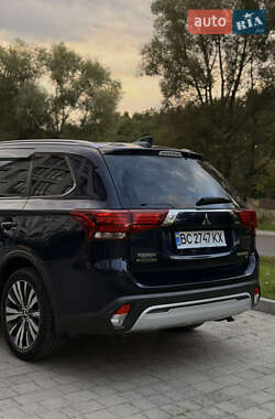 Внедорожник / Кроссовер Mitsubishi Outlander 2018 в 