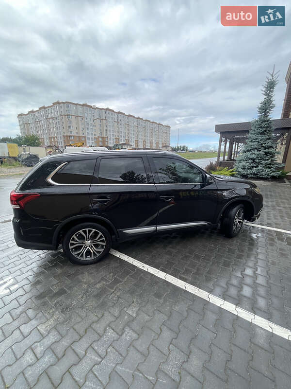 Внедорожник / Кроссовер Mitsubishi Outlander 2015 в Софиевской Борщаговке