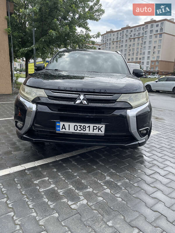 Внедорожник / Кроссовер Mitsubishi Outlander 2015 в Софиевской Борщаговке