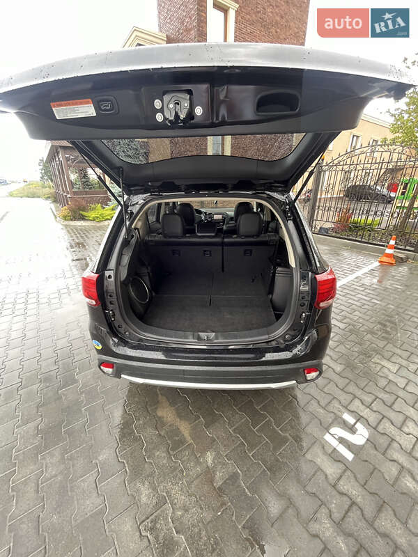Внедорожник / Кроссовер Mitsubishi Outlander 2015 в Софиевской Борщаговке