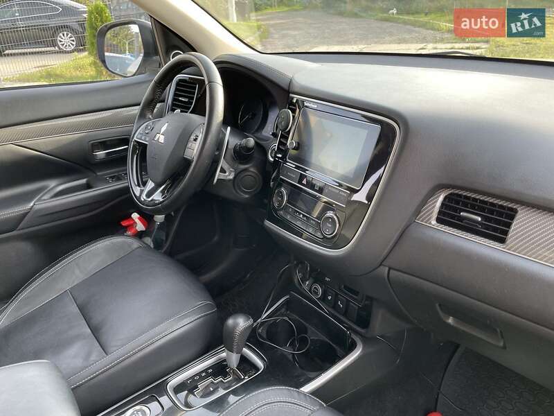 Позашляховик / Кросовер Mitsubishi Outlander 2018 в Львові