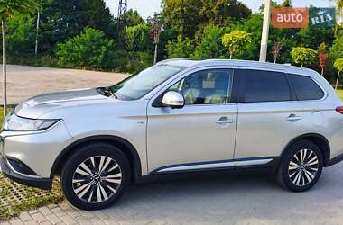 Внедорожник / Кроссовер Mitsubishi Outlander 2018 в Львове