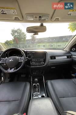 Позашляховик / Кросовер Mitsubishi Outlander 2018 в Львові