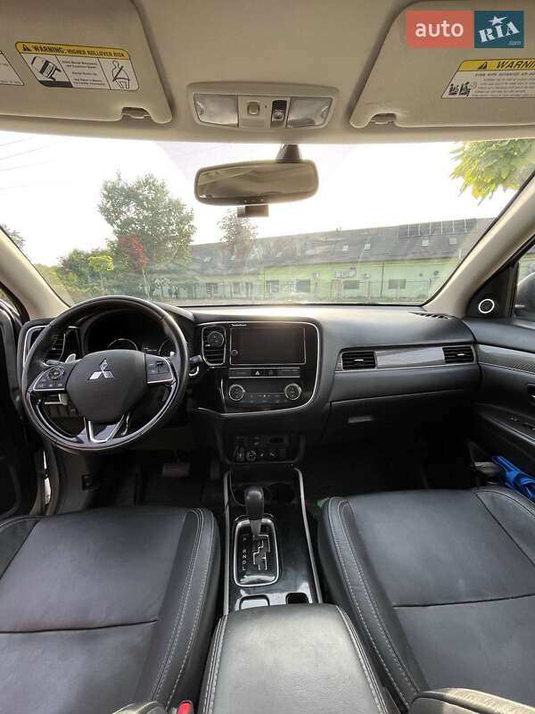 Позашляховик / Кросовер Mitsubishi Outlander 2018 в Львові