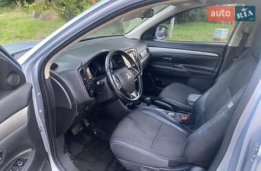 Внедорожник / Кроссовер Mitsubishi Outlander 2014 в 