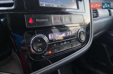 Внедорожник / Кроссовер Mitsubishi Outlander 2014 в 