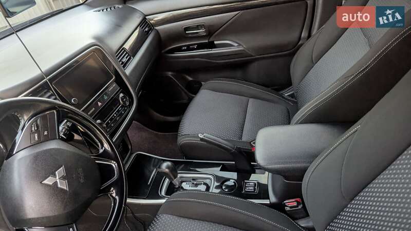 Внедорожник / Кроссовер Mitsubishi Outlander 2018 в Хмельницком