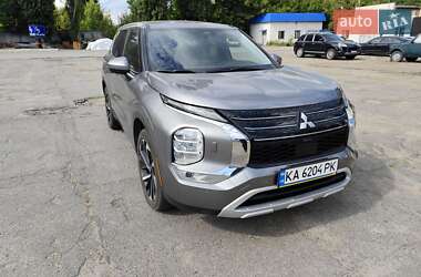 Позашляховик / Кросовер Mitsubishi Outlander 2021 в Києві