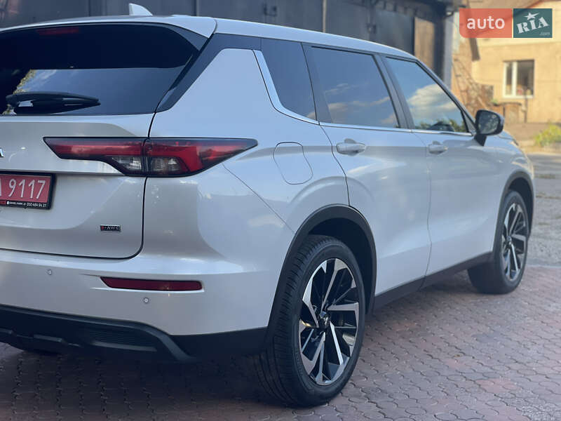 Внедорожник / Кроссовер Mitsubishi Outlander 2022 в Запорожье