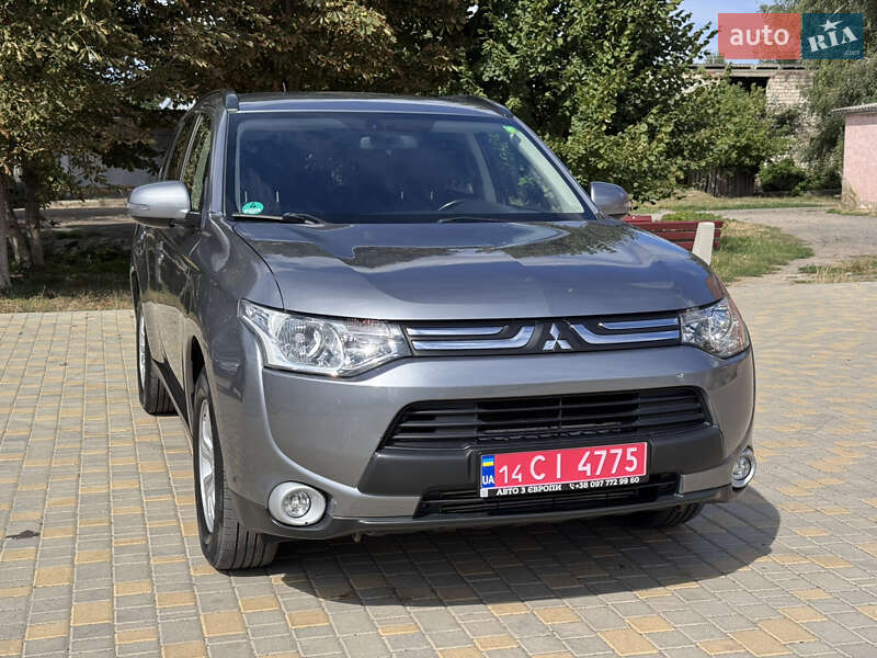 Внедорожник / Кроссовер Mitsubishi Outlander 2013 в Кодыме