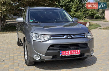 Внедорожник / Кроссовер Mitsubishi Outlander 2013 в 