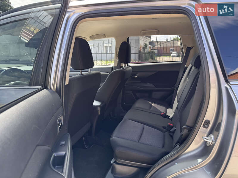 Внедорожник / Кроссовер Mitsubishi Outlander 2013 в Кодыме