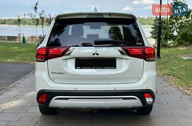 Внедорожник / Кроссовер Mitsubishi Outlander 2021 в 