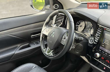 Внедорожник / Кроссовер Mitsubishi Outlander 2021 в 